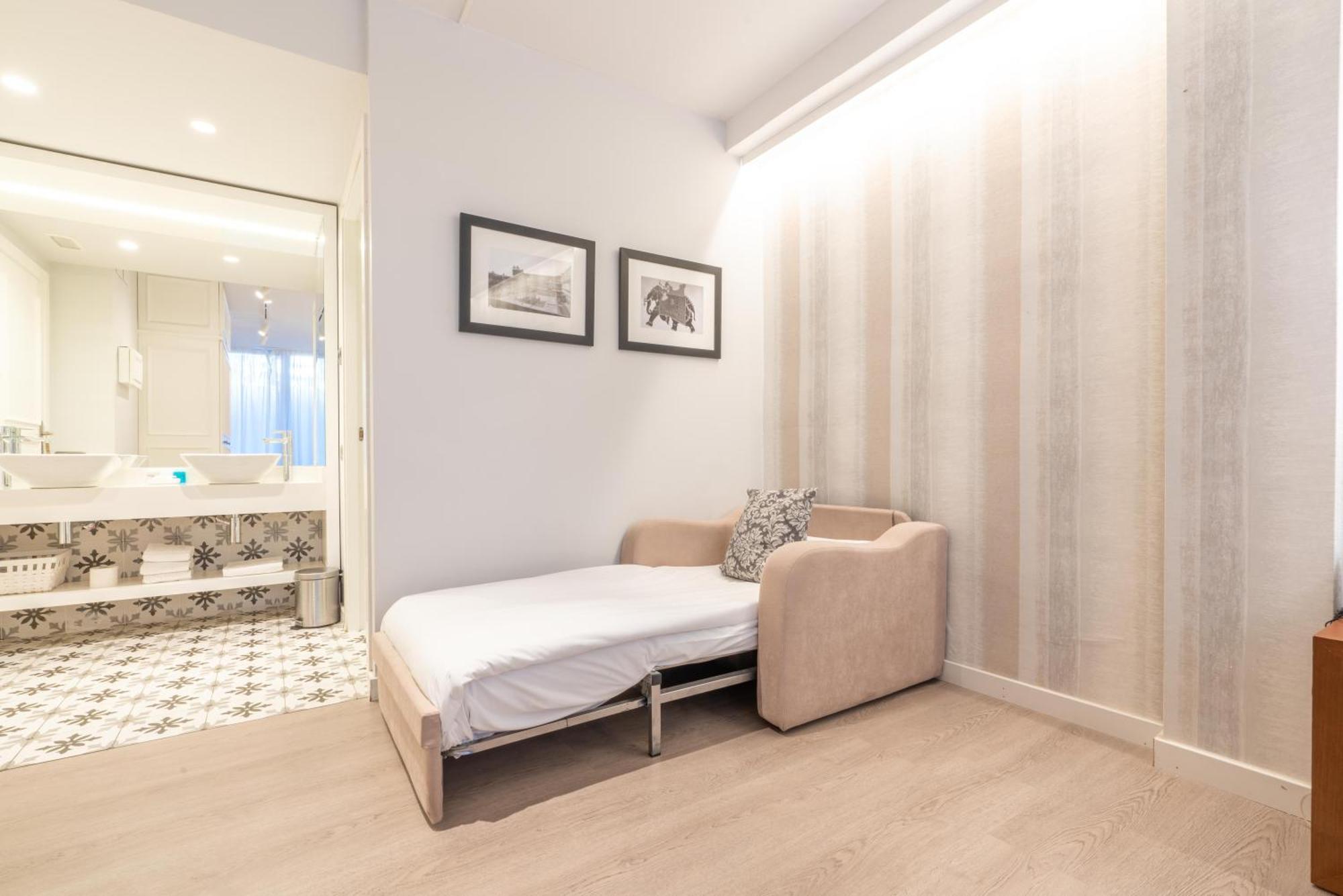 Serennia Fira Gran Via Exclusive Rooms L'Hospitalet de Llobregat Dış mekan fotoğraf